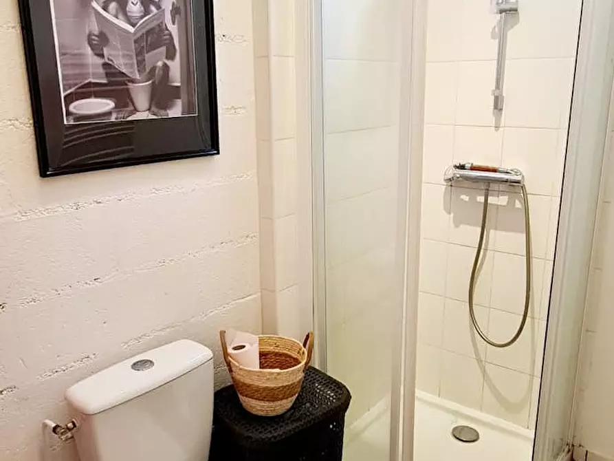 Immagine 9 di Appartamento in affitto  in Rue du Faubourg Saint-Antoine a Paris