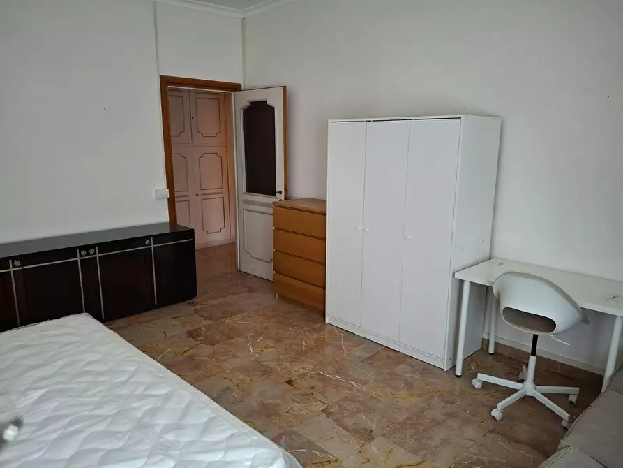 Immagine 1 di Camera in affitto  in Via Alfredo Serranti a Roma