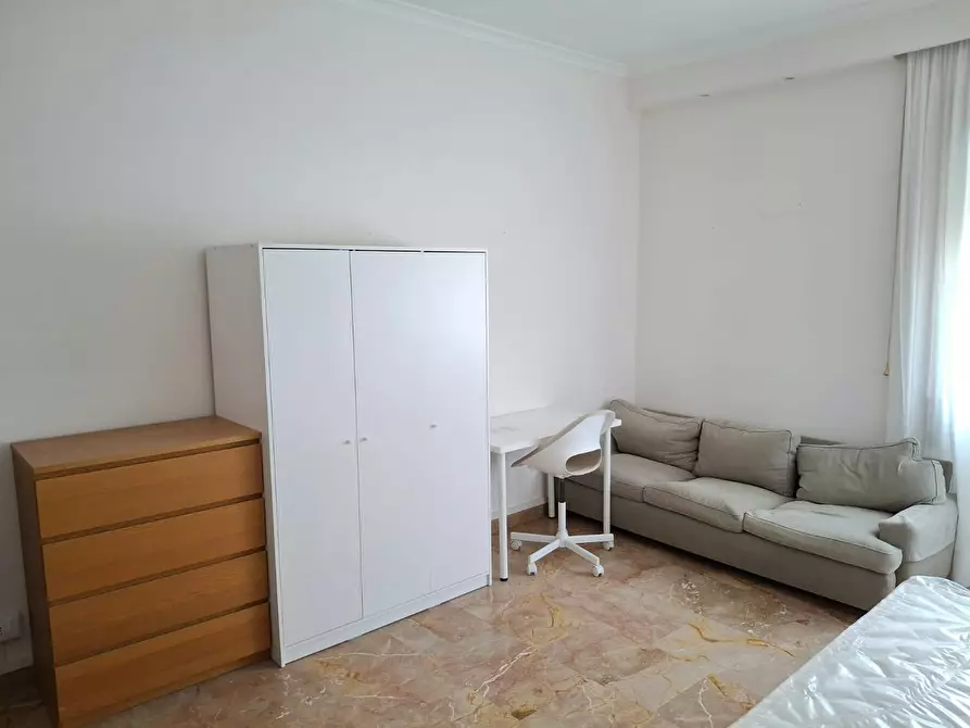 Immagine 10 di Camera in affitto  in Via Alfredo Serranti a Roma