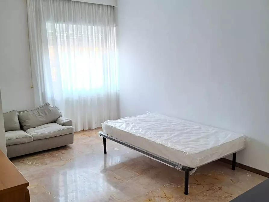 Immagine 3 di Camera in affitto  in Via Alfredo Serranti a Roma
