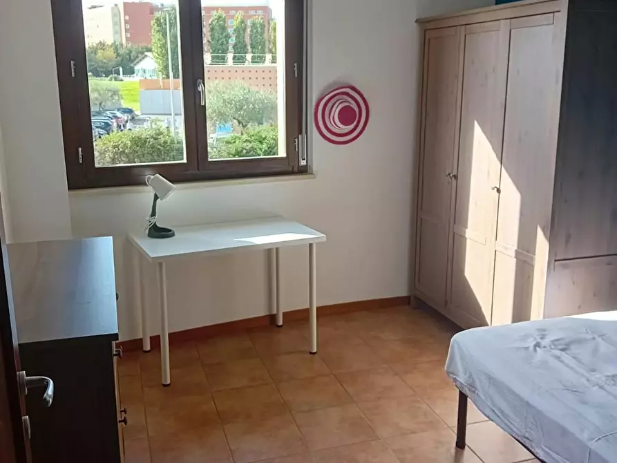 Immagine 1 di Camera in affitto  in Via Kiiciro Toyoda a Roma