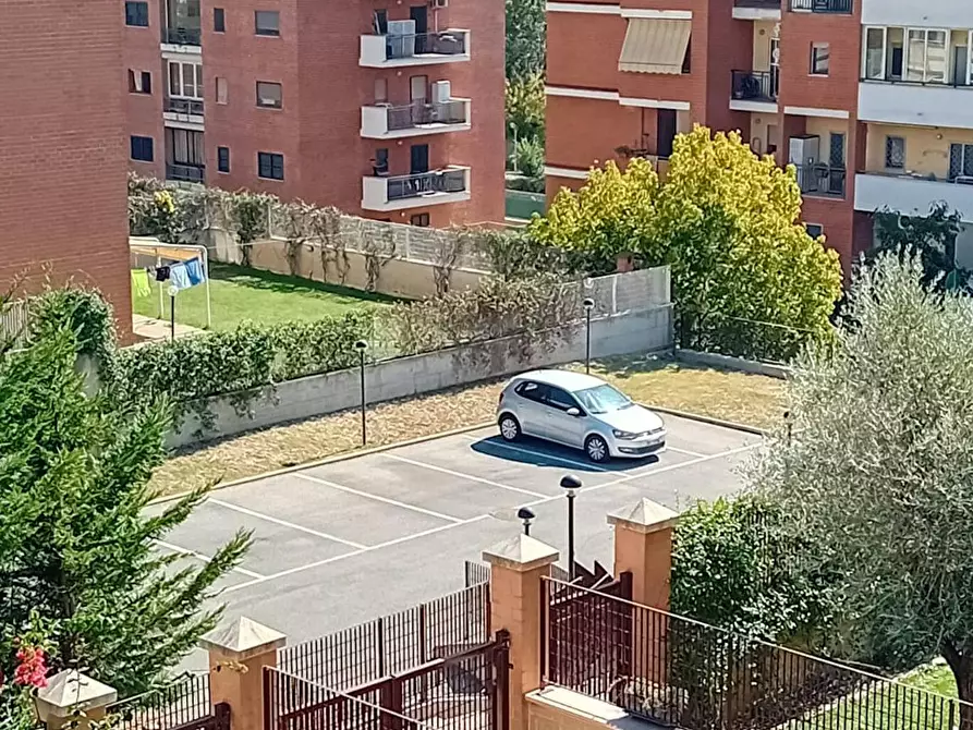 Immagine 9 di Camera in affitto  in Via Kiiciro Toyoda a Roma