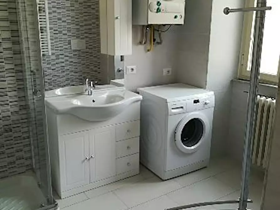 Immagine 4 di Camera in affitto  in Via Gallia a Roma