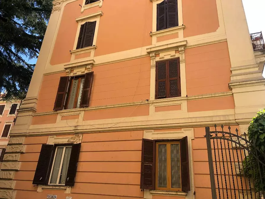 Immagine 10 di Camera in affitto  in Via Gallia a Roma