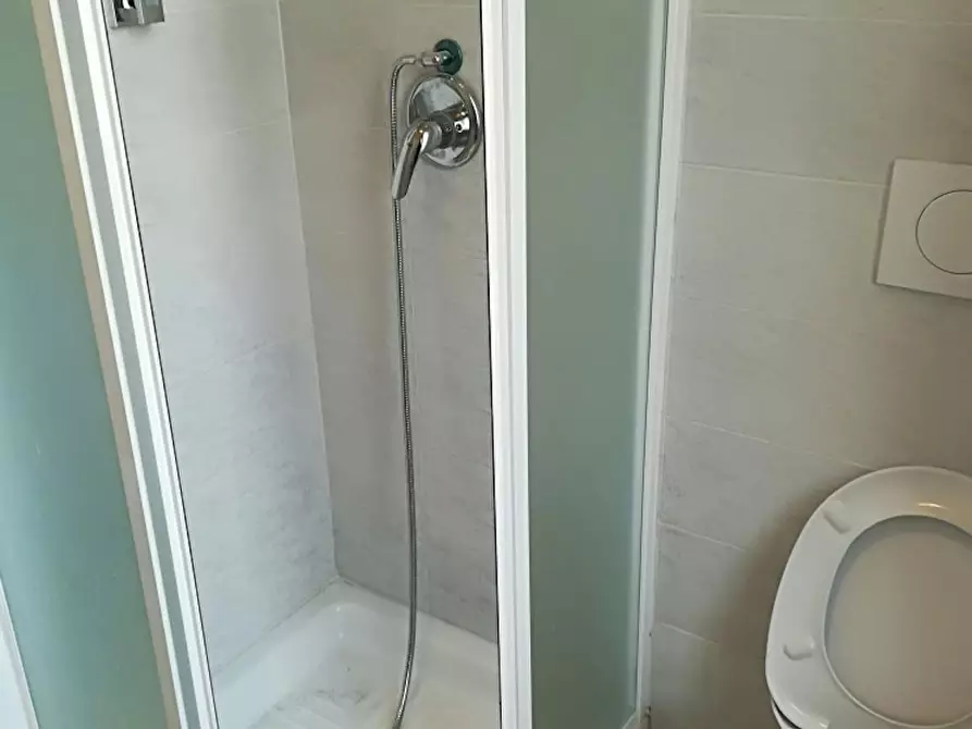 Immagine 5 di Camera in affitto  in Via Gallia a Roma
