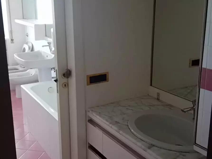 Immagine 5 di Camera in affitto  in Via Gorgona a Roma