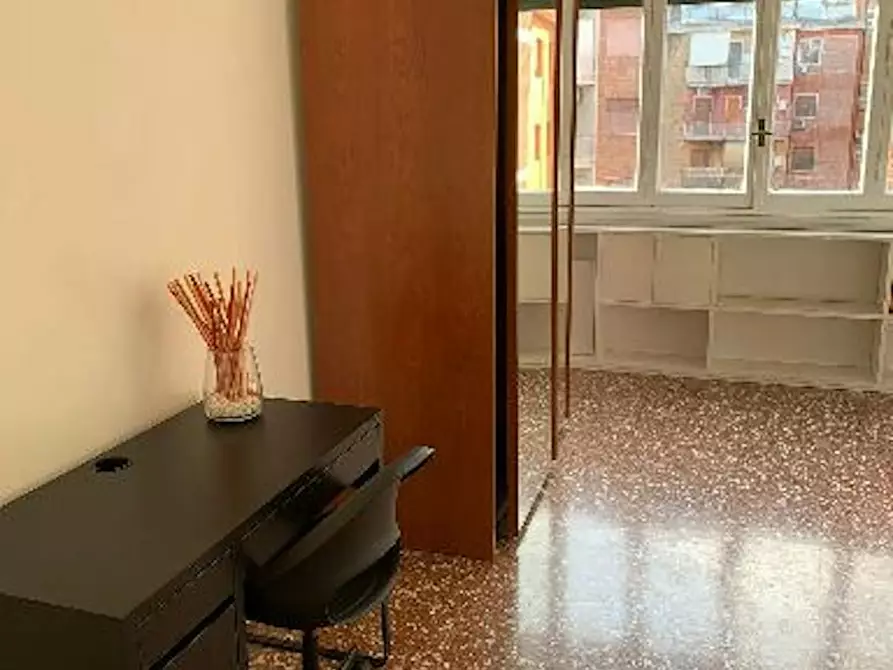 Immagine 1 di Camera in affitto  in Via dei Campi Flegrei a Roma