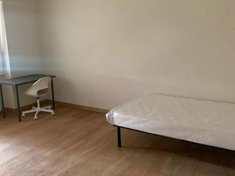 Immagine 2 di Camera in affitto  in Via Pian di Sco a Roma