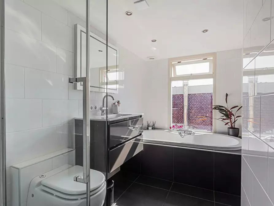 Immagine 5 di Casa indipendente in affitto  in Leoninusstraat a Arnhem