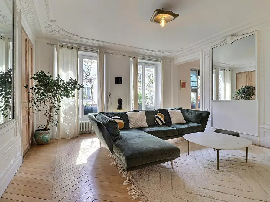 Immagine 1 di Appartamento in affitto  in Rue Beaurepaire a Paris