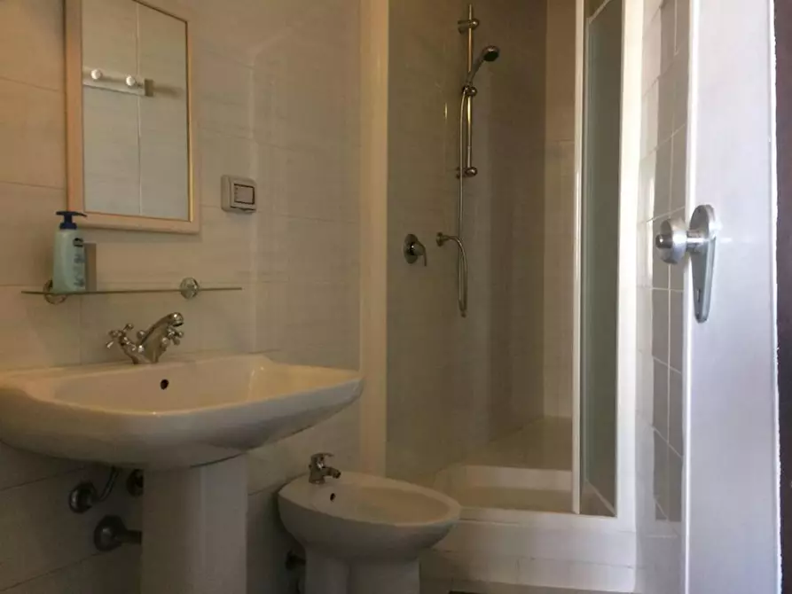 Immagine 8 di Camera in affitto  in Via Ingurtosu a Cagliari