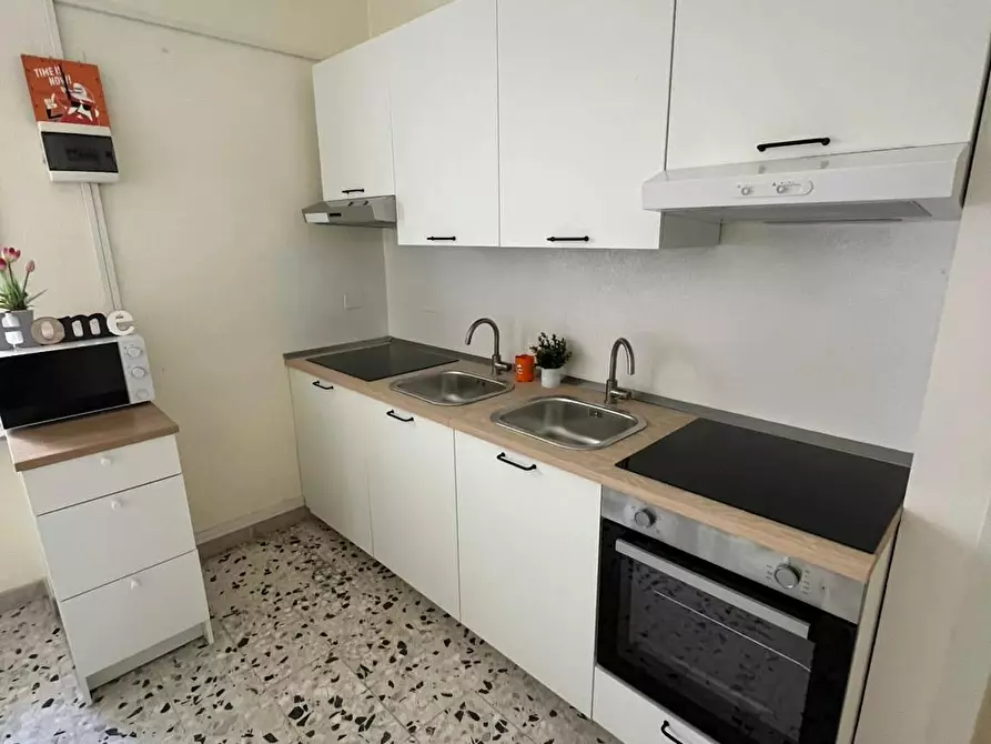 Immagine 3 di Camera in affitto  in Via Grazia Deledda a Cagliari