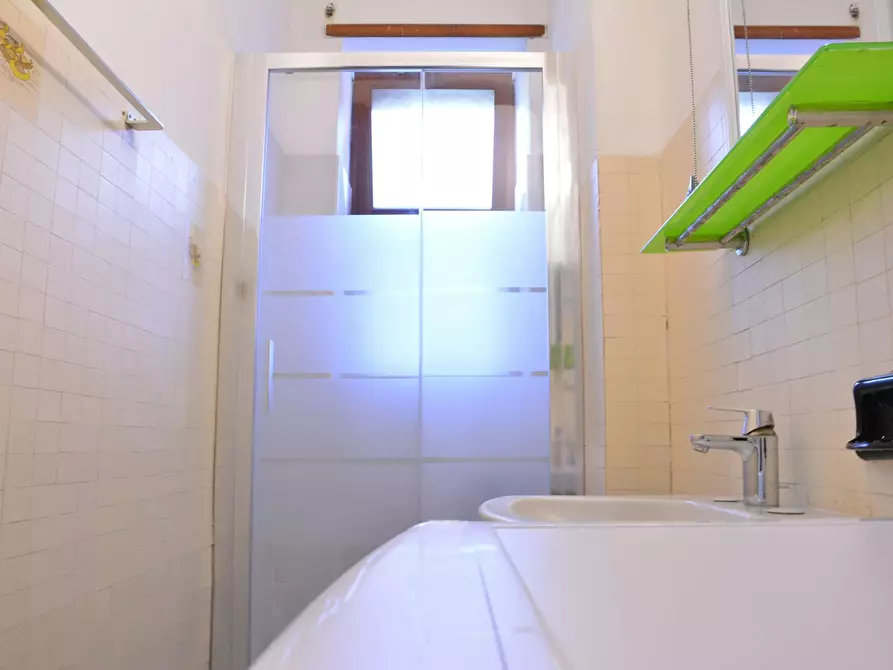 Immagine 9 di Camera in affitto  in Via Tigellio a Cagliari