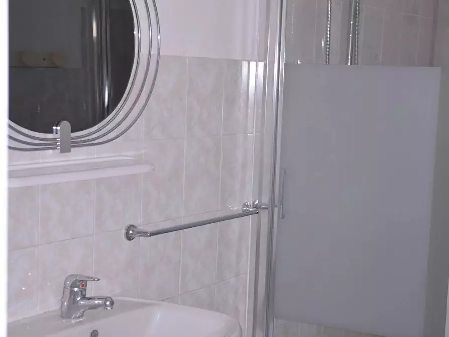 Immagine 9 di Camera in affitto  in Via Ingurtosu a Cagliari