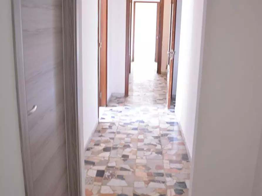 Immagine 7 di Camera in affitto  in Via Is Mirrionis a Cagliari