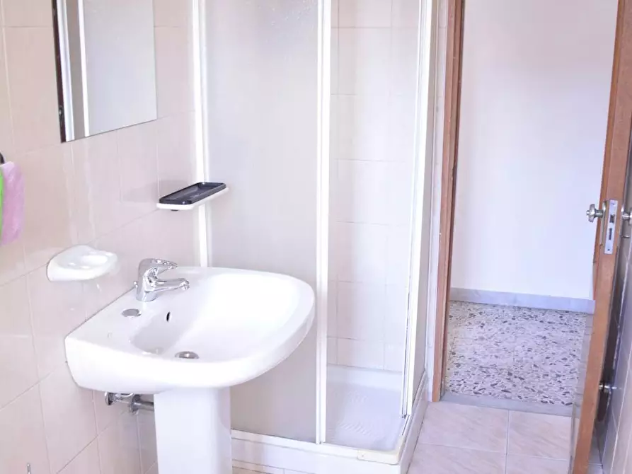 Immagine 6 di Camera in affitto  in Via Is Mirrionis a Cagliari