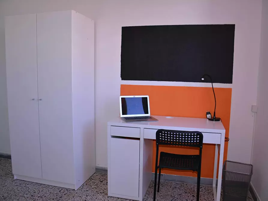 Immagine 3 di Camera in affitto  in Via Ingurtosu a Cagliari