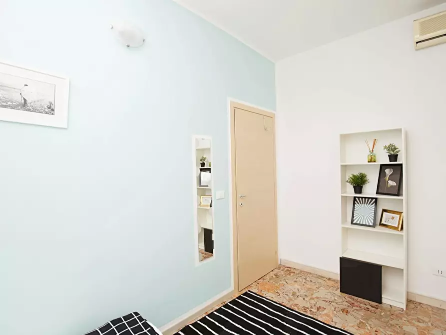 Immagine 5 di Camera in affitto  in Via Carlo Cattaneo a Rimini