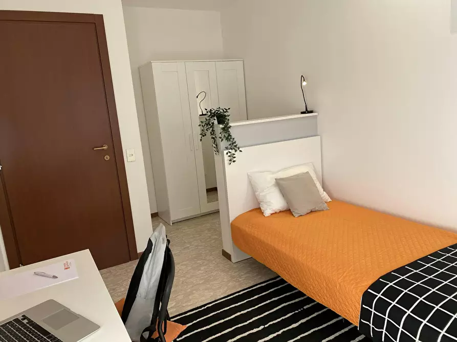Immagine 4 di Camera in affitto  in Via Stroperi a Rovereto