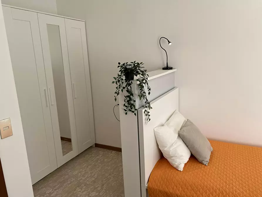 Immagine 5 di Camera in affitto  in Via Stroperi a Rovereto
