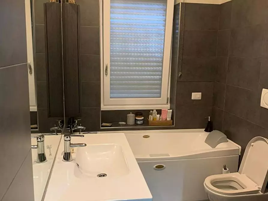Immagine 2 di Camera in affitto  in Via Pian di Sco a Roma