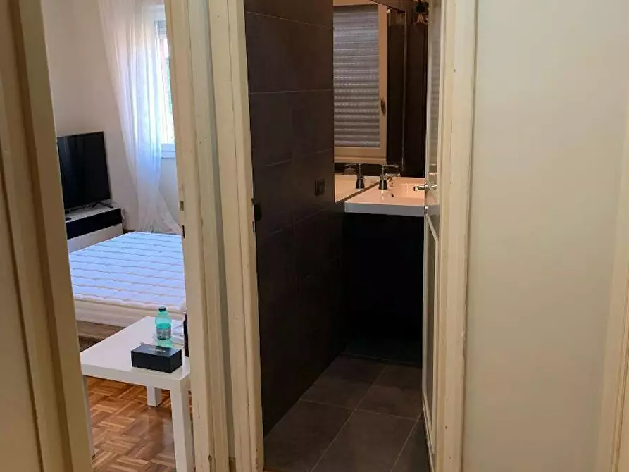 Immagine 5 di Camera in affitto  in Via Pian di Sco a Roma