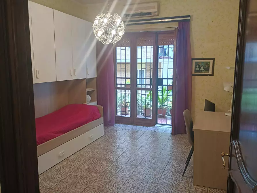 Immagine 1 di Camera in affitto  in Via Guido de Ruggiero a Roma
