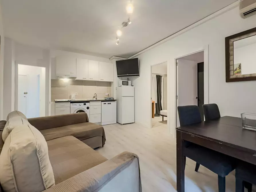 Immagine 10 di Appartamento in affitto  in Carrer de Nàpols a Barcelona