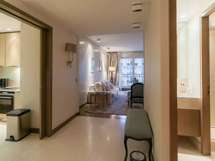 Immagine 7 di Appartamento in affitto  in Avenue Montaigne a Paris 08