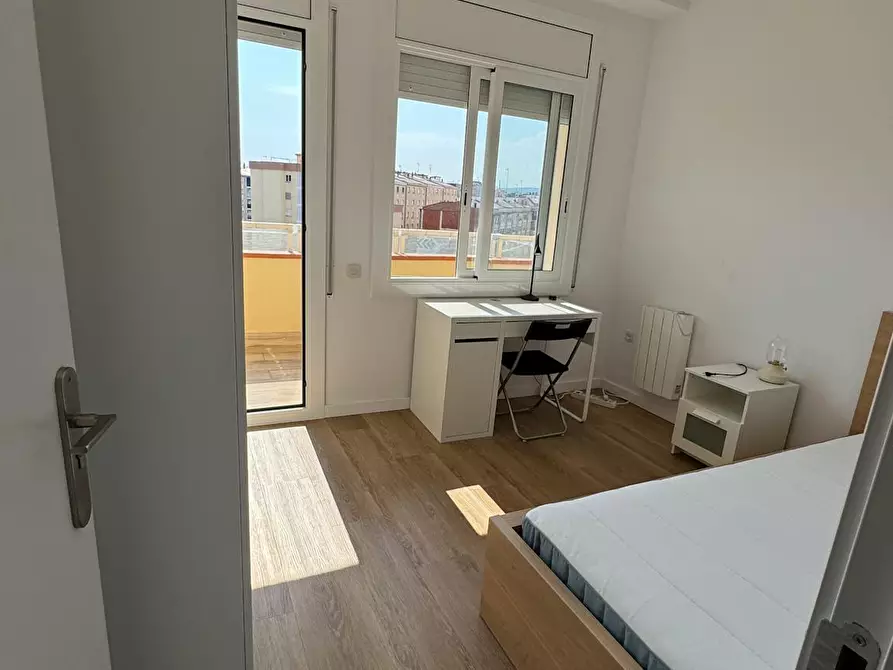 Immagine 1 di Camera in affitto  in Avinguda de Francesc Macià a Sabadell