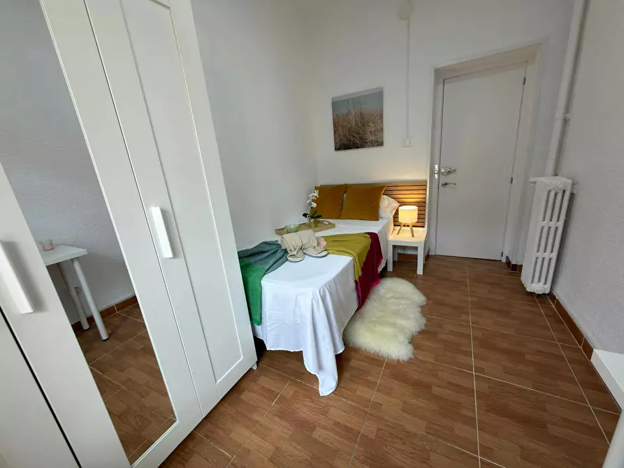 Immagine 1 di Camera in affitto  in Calle de Burgos a Madrid