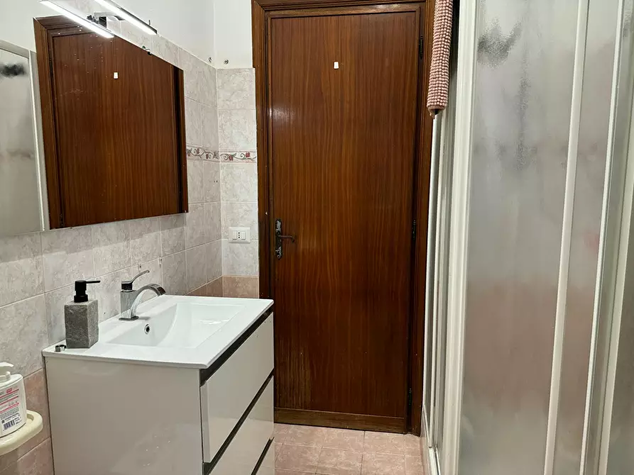 Immagine 10 di Appartamento in affitto  in Via Mergozzo a Roma