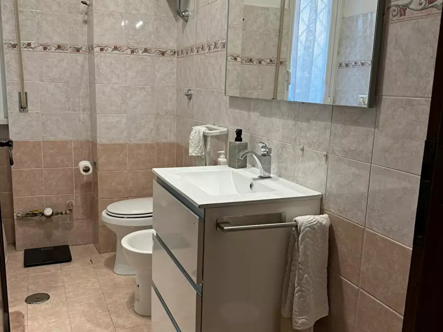 Immagine 9 di Appartamento in affitto  in Via Mergozzo a Roma