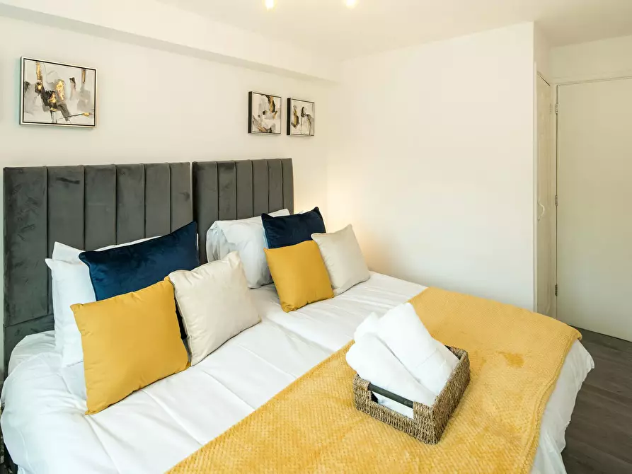Immagine 3 di Casa indipendente in affitto  in Redford Close a Hounslow
