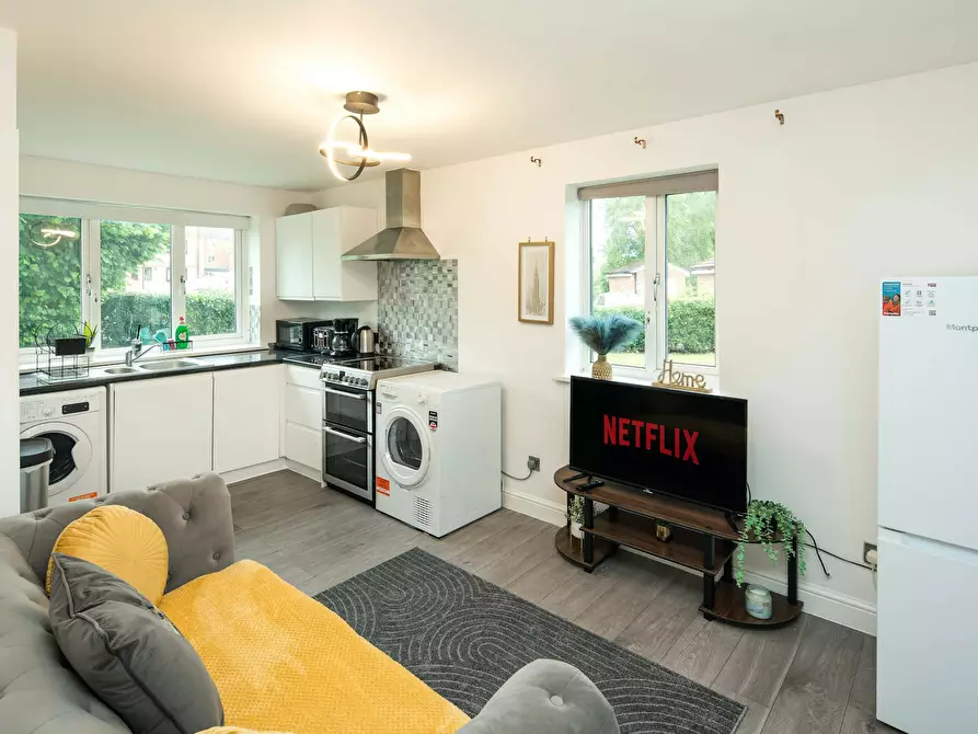 Immagine 1 di Casa indipendente in affitto  in Redford Close a Hounslow