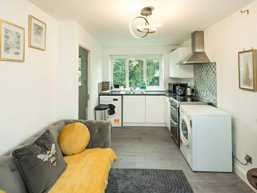 Immagine 8 di Casa indipendente in affitto  in Redford Close a Hounslow