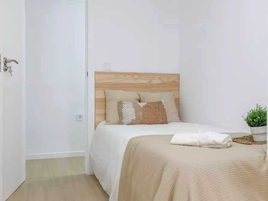 Immagine 2 di Camera in affitto  in Carrer de Màlaga a Valencia