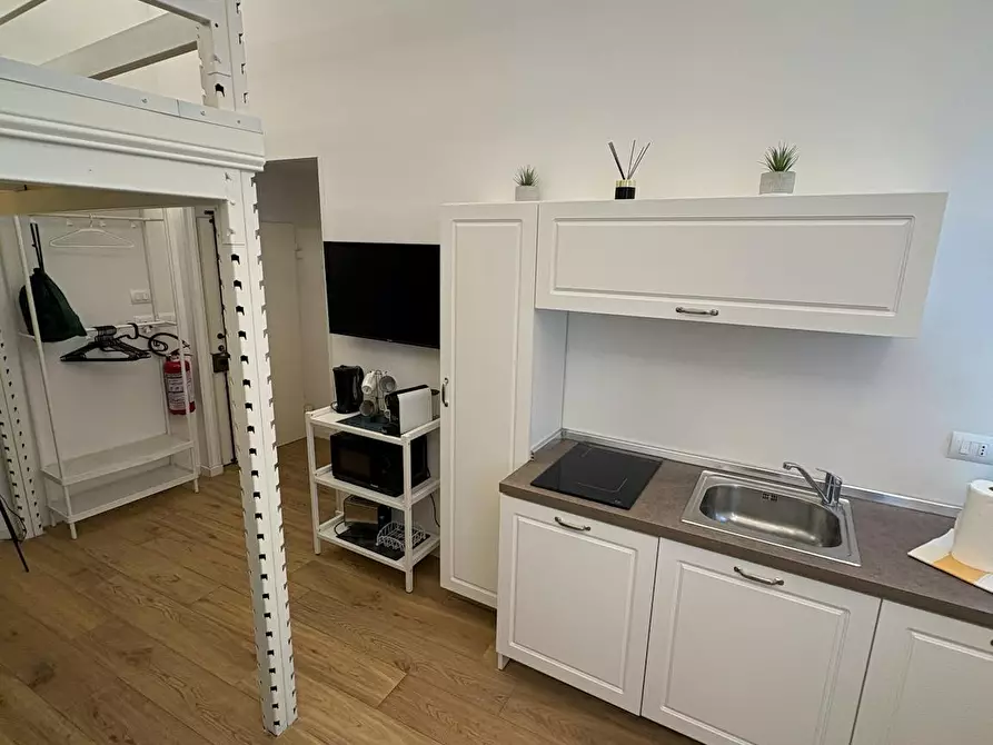 Immagine 4 di Casa indipendente in affitto  in Via Faenza a Firenze