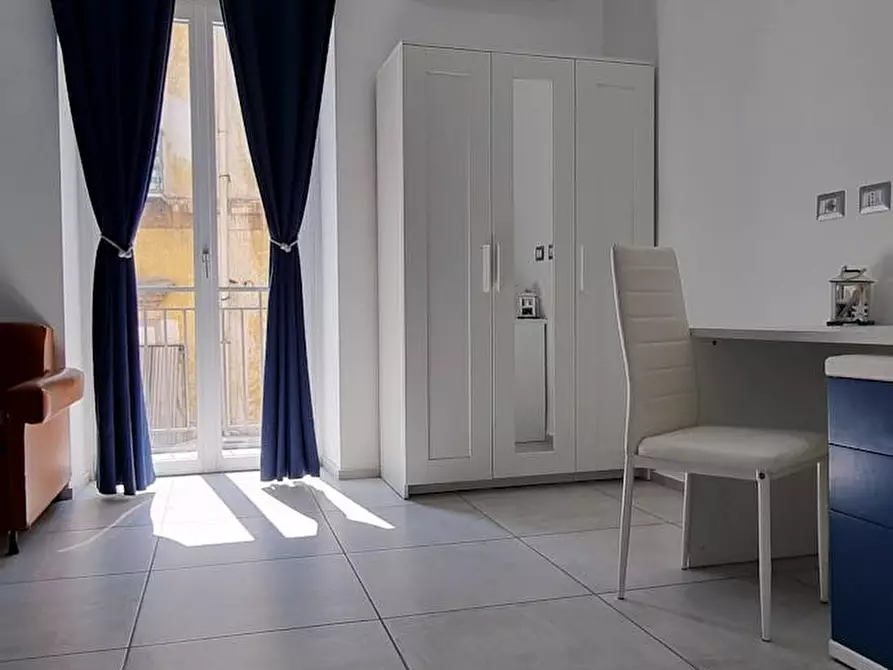 Immagine 10 di Camera in affitto  in Via delle Zite a Napoli