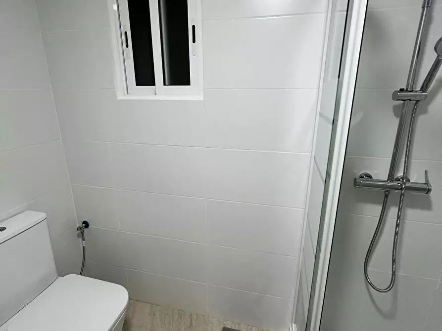 Immagine 8 di Camera in affitto  in Carrer de Sant Mateu a Alicante/Alacant
