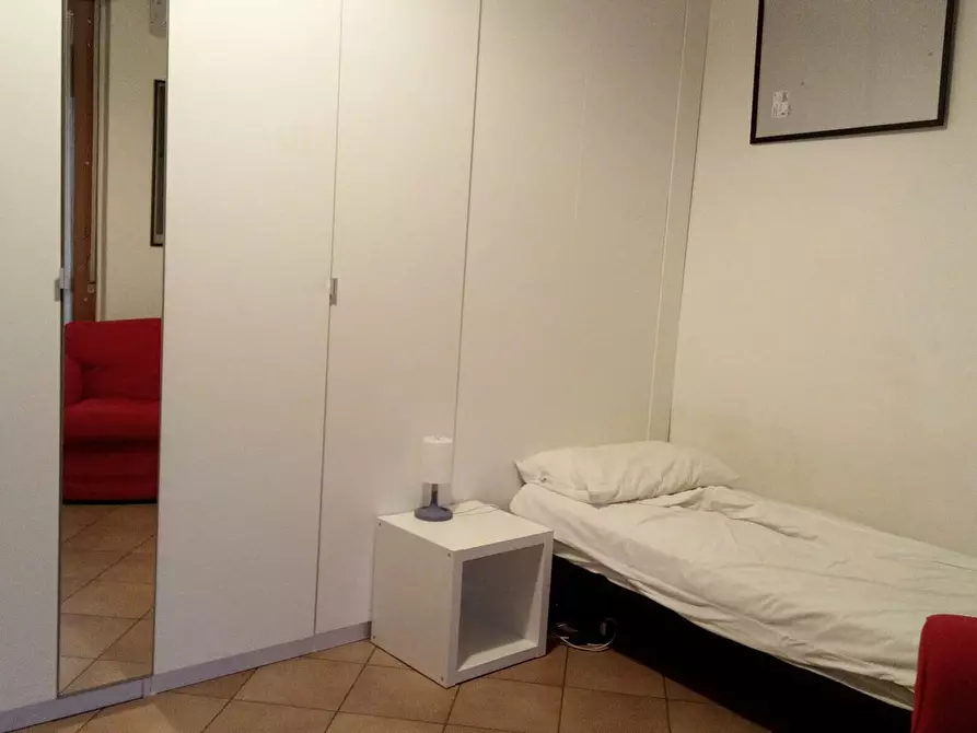 Immagine 3 di Camera in affitto  in Via Giuseppe Saragat a Milano