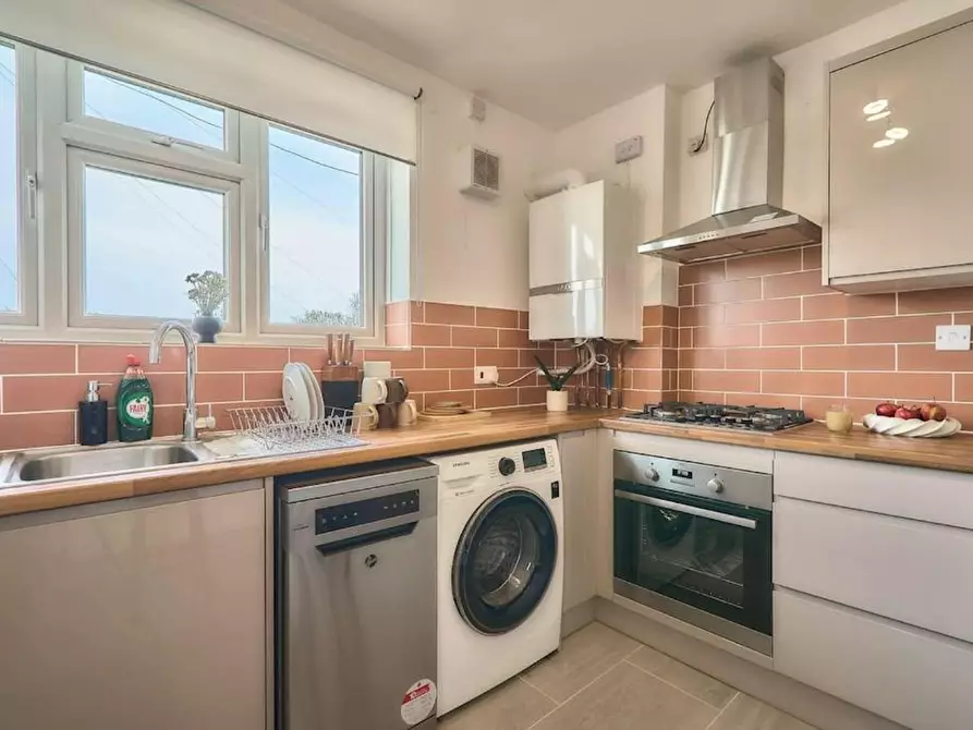 Immagine 2 di Casa indipendente in affitto  in Saywell Road a 