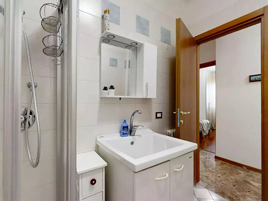 Immagine 10 di Camera in affitto  in Via Vittorio Alfieri a Bagnoli Di Sopra