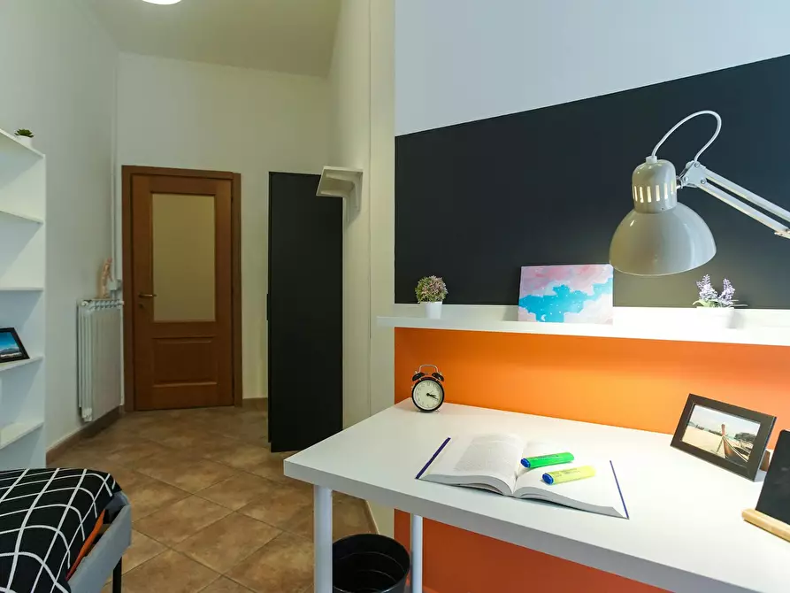 Immagine 1 di Camera in affitto  in Via Pignasecca a Napoli