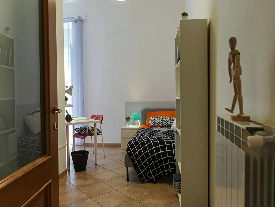 Immagine 2 di Camera in affitto  in Via Pignasecca a Napoli