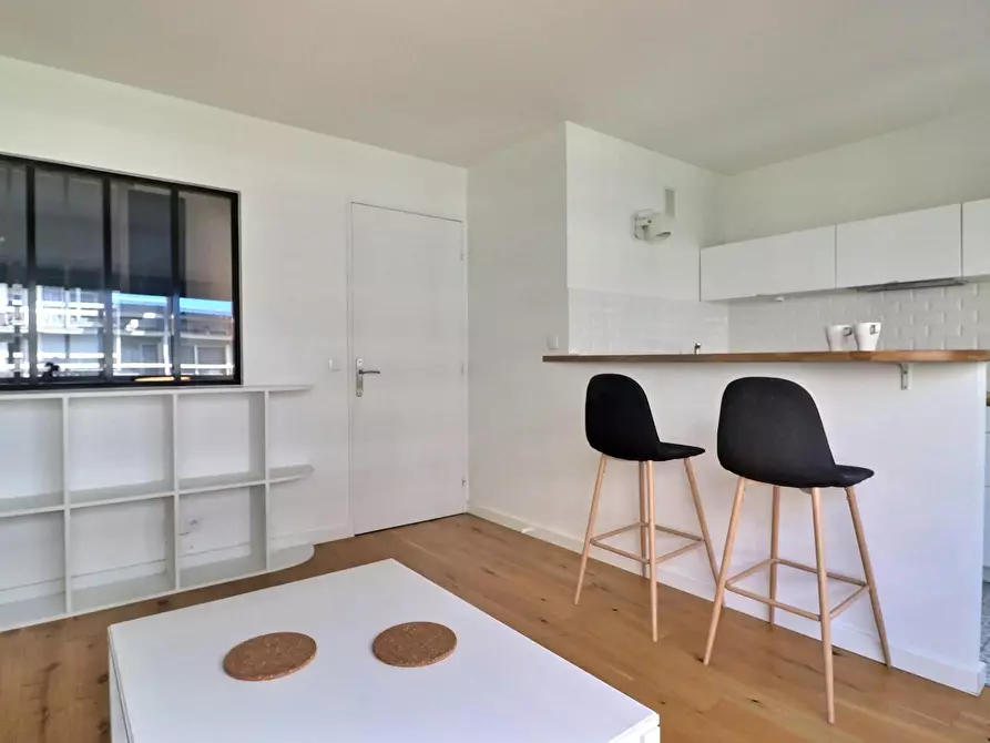 Immagine 5 di Appartamento in affitto  in Rue Vauvenargues a Paris 18