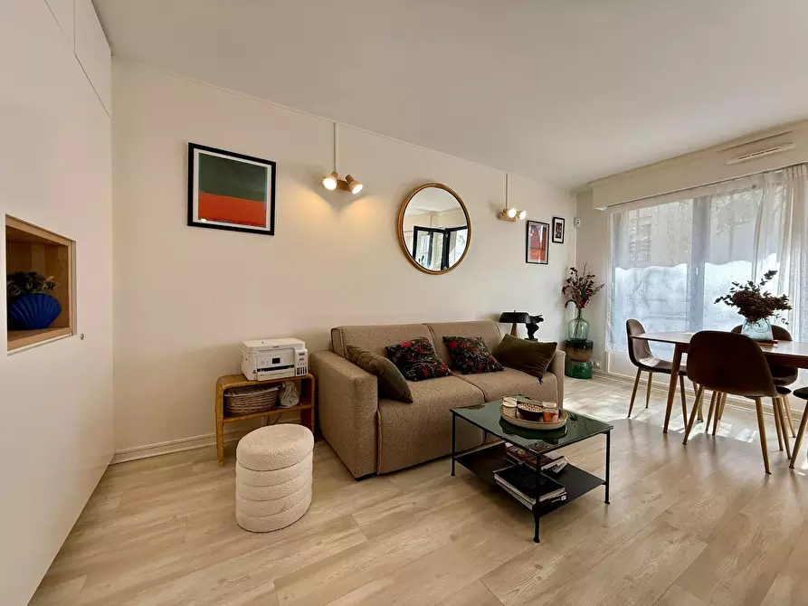 Immagine 1 di Appartamento in affitto  in Rue de l'Hôpital Saint-Louis a Paris