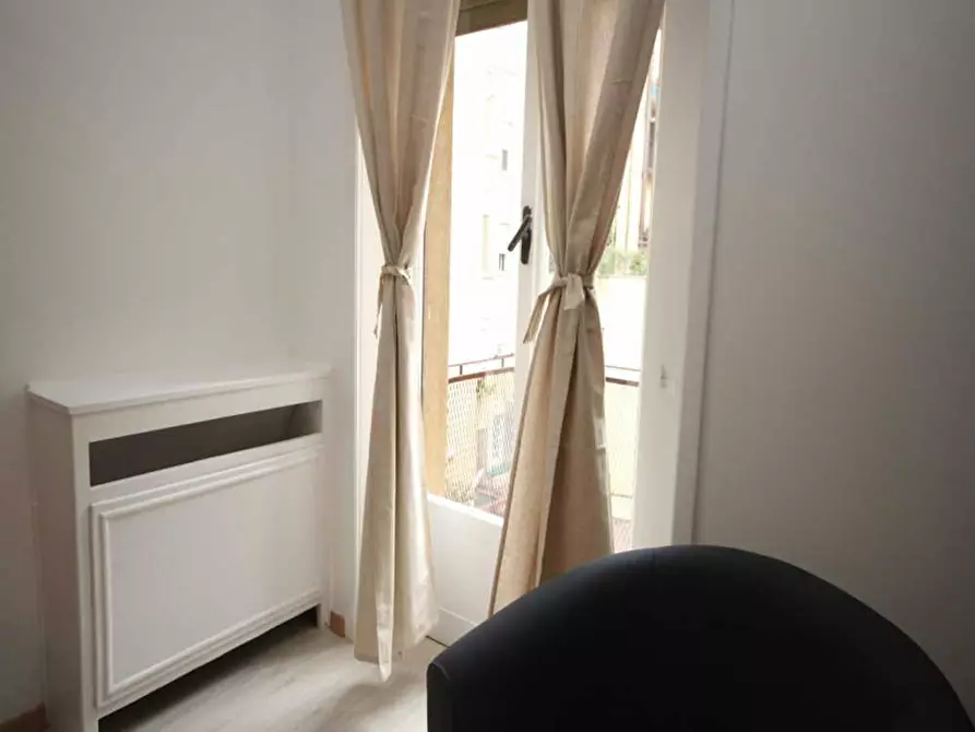 Immagine 5 di Camera in affitto  in Via Cesare Battisti a Milano
