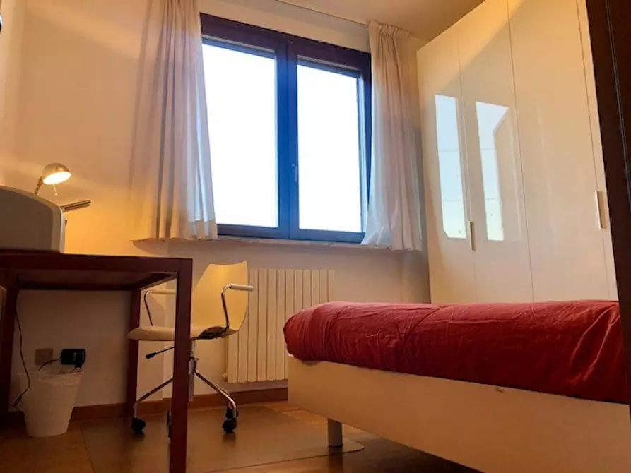 Immagine 3 di Camera in affitto  in Via IV Novembre a Pregnana Milanese