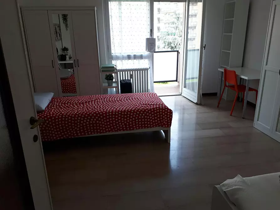 Immagine 2 di Camera condivisa in affitto  in Via Zurigo a Milano